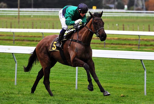 Dez out to defend crown