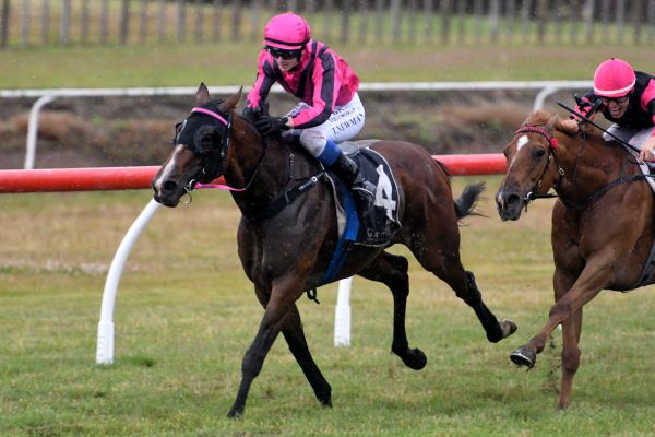 Imelda Mary back to winning form