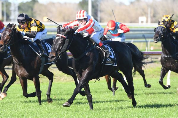 Agey Babe scores maiden win at Pukekohe