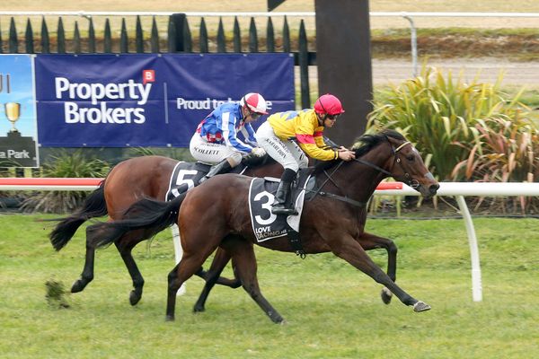 Wet track specialist extends record at Rotorua