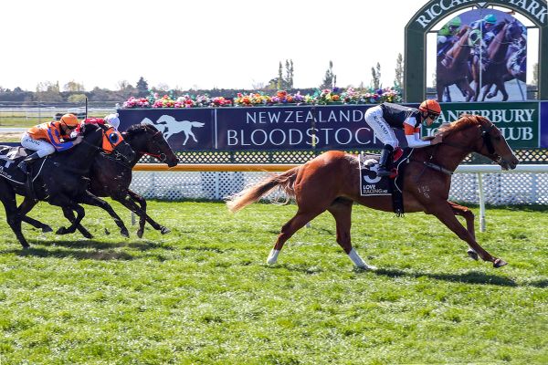 Pike and Asano dominate at Riccarton