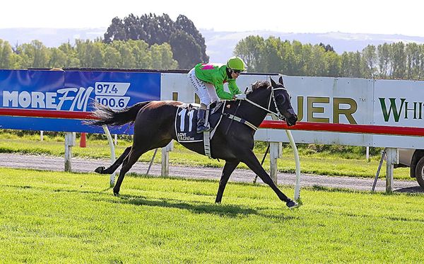 Mare out to emulate mother’s feature race success