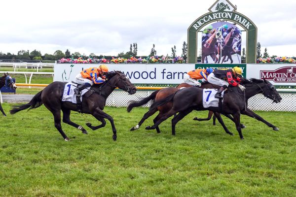 Richards provides first four in Group One feature