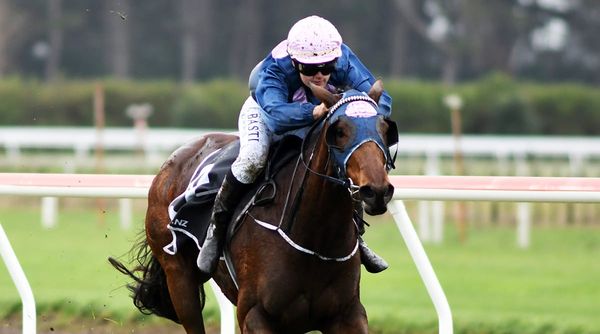 Maiden success for Thurlow runner after mid-race drama