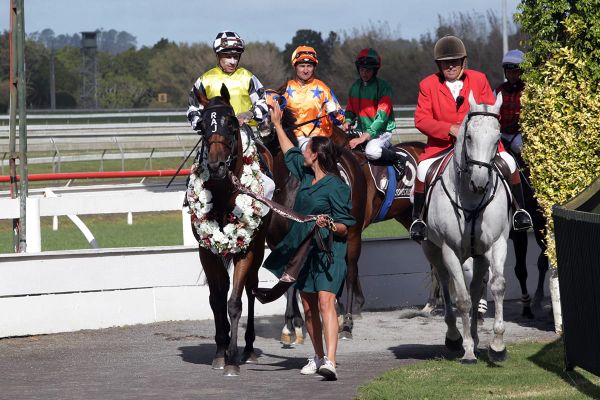 Kiwi filly zeroes in on Vinery target