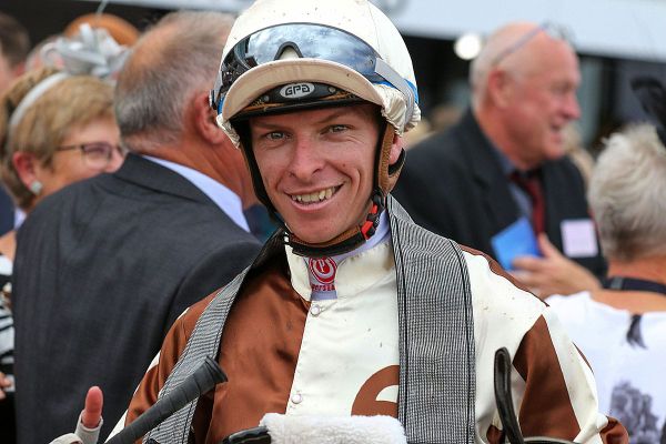 Dee gets Imperatriz call-up