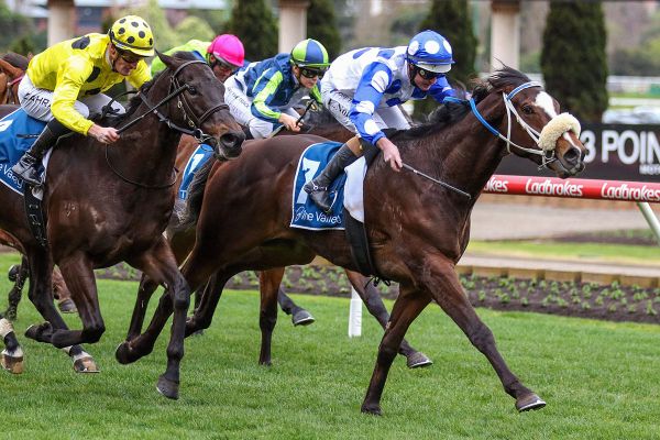 Valley victory for consistent Hennessy Lad