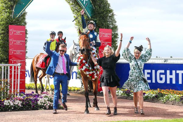 Weatherley keeping his options open with Pier