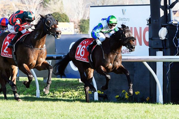 Skew Wiff scores in Tarzino Trophy
