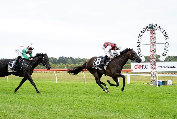 La Crique claims second elite win