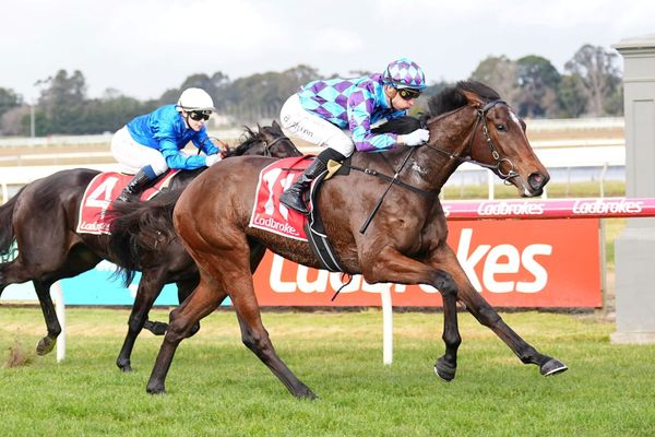 Kennewell-Yeomans' flying Jenni start