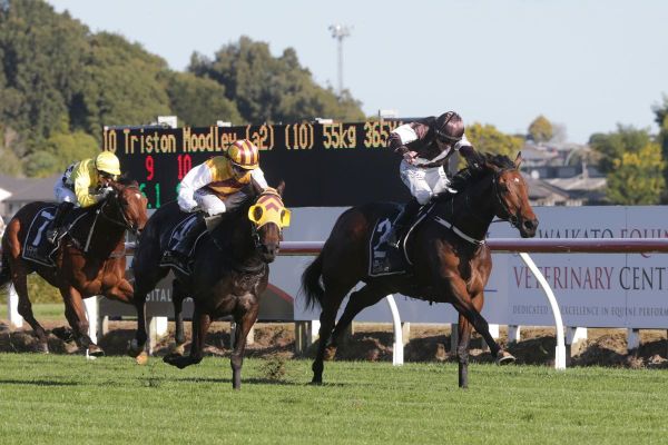 Liquid Les too slippery for his Te Rapa rivals