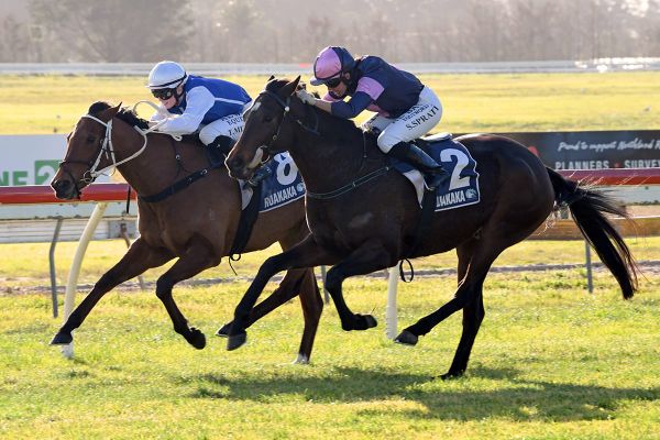 Overrated continues winning form