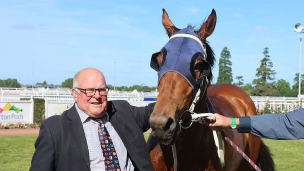 Lord Donovan to resume at Hastings