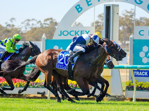 Cartwright snares first Saturday winner