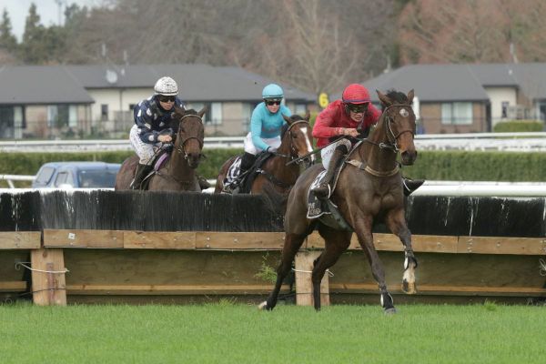 Bold Empire State breaks through at Te Rapa