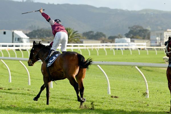 Lawson-Carroll honours Hailey with Waipu Cup win