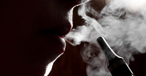 Come le sigarette elettroniche possono alterare il cervello, il cuore, i polmoni e il colon