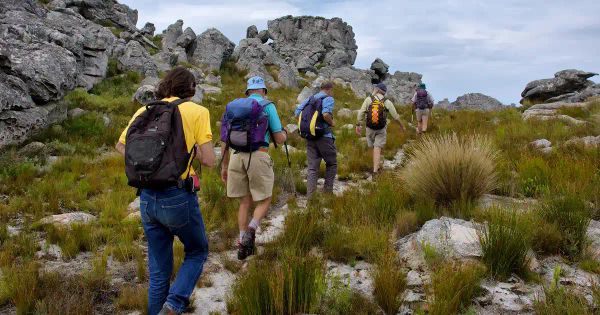 Rucking 101: la tendenza all'esercizio ispirata all'addestramento militare, perfetta per tutti i livelli di fitness