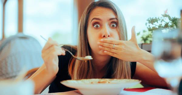 Come l'orario dei pasti influenza il livello di zucchero nel sangue