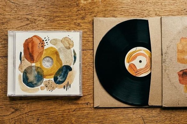 Custom CD vs Custom Vinyl: Which Physical Music Gift Is Worth It?