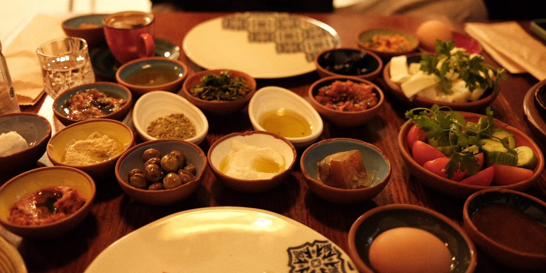 Anatolian-style Turkish breakfast at a cafe in downtown Istanbul, Türkiye.