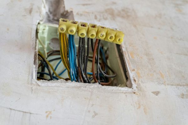 What Is a Bus Wire? Why Your Model Railway Layout Needs One
