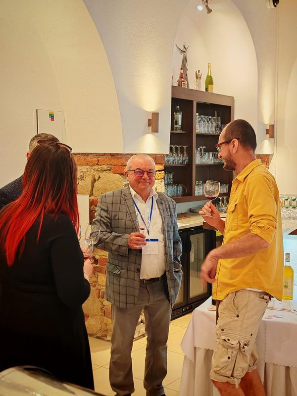 Raňajky s gráciou (a vínom): V Holíči sa rozprávalo bez obalu