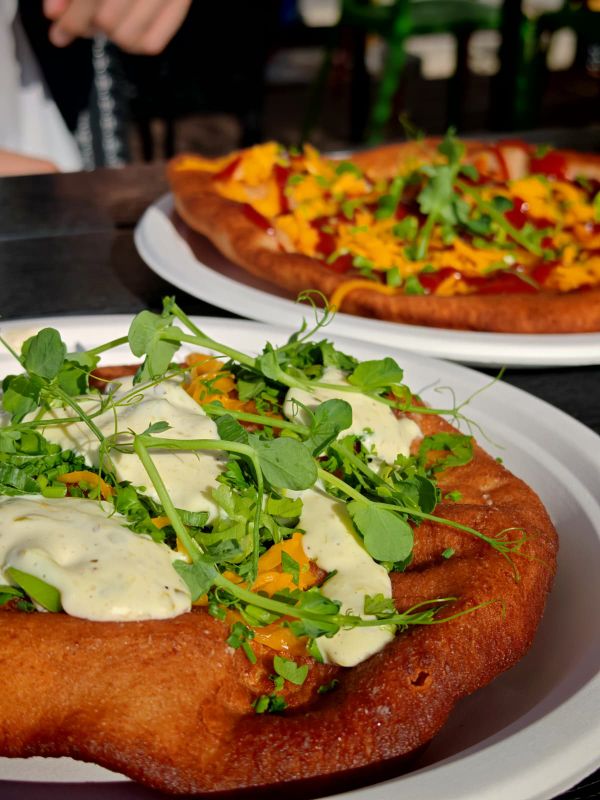 Piatky na Vŕšku: Kváskové langoše, konopné pivo a atmosféra, na ktorú sa nezabúda