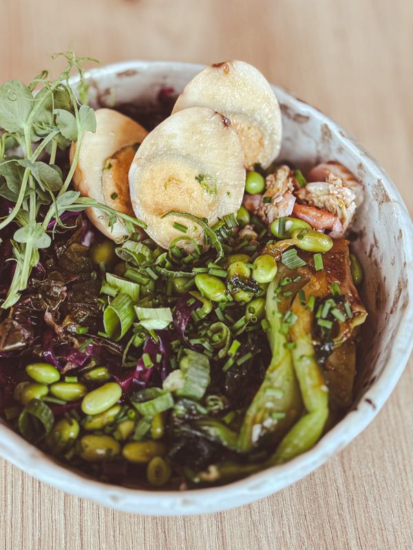 Jarné menu: kari, bowly a poctivá klasika v ľahkej rovnováhe