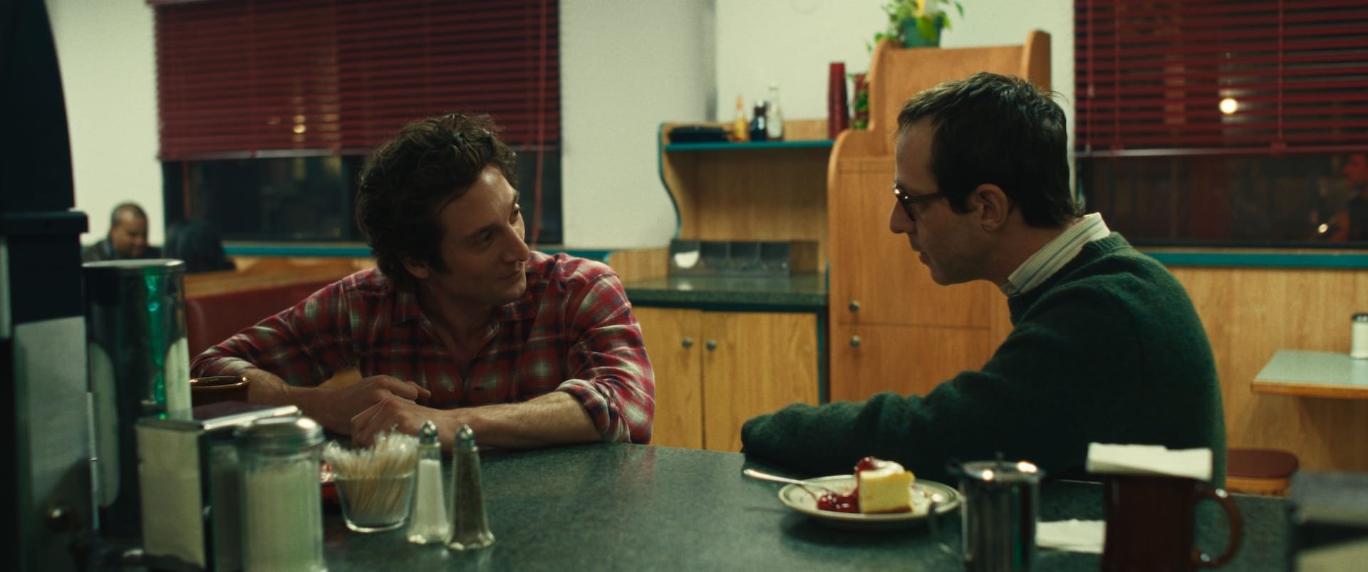 Jeremy Allen White as Bruce Springsteen and Jeremy Strong as Jon Landau in Springsteen: Deliver Me From Nowhere