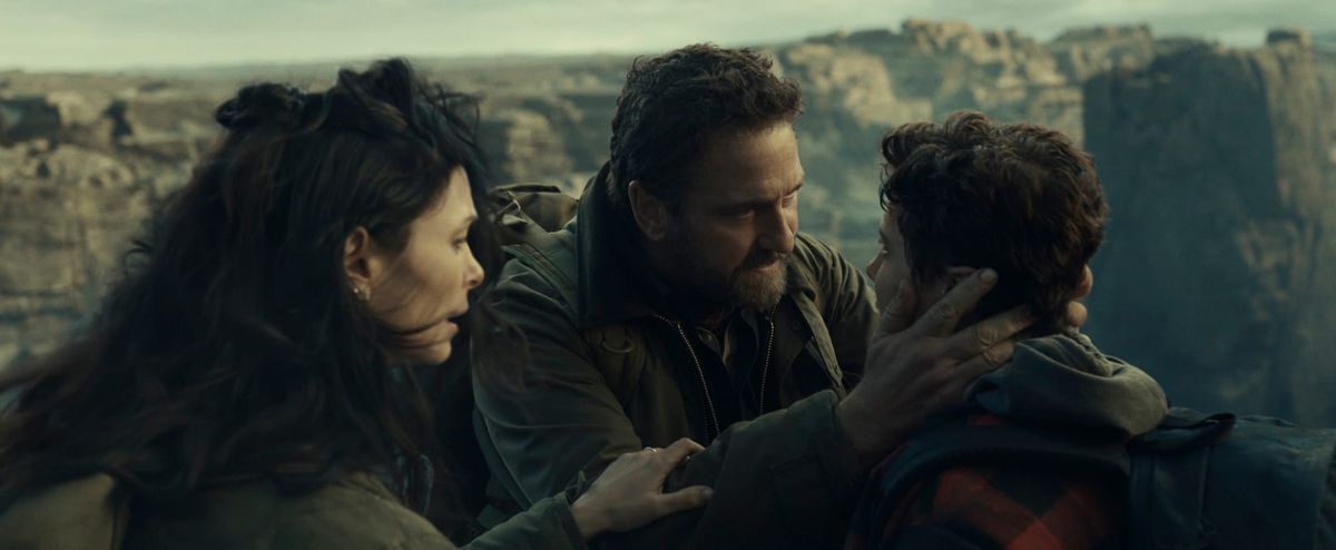 Morena Baccarin, Gerard Butler, and Roman Griffin Davis in Greenland 2: Migration