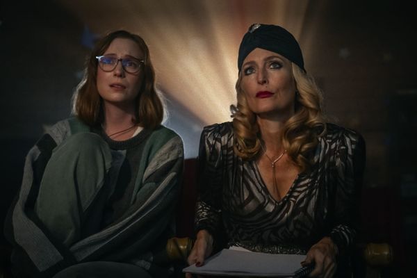 Kris (Hannah Einbinder) and Billy (Gillian Anderson) in Teenage Sex and Death at Camp Miasma