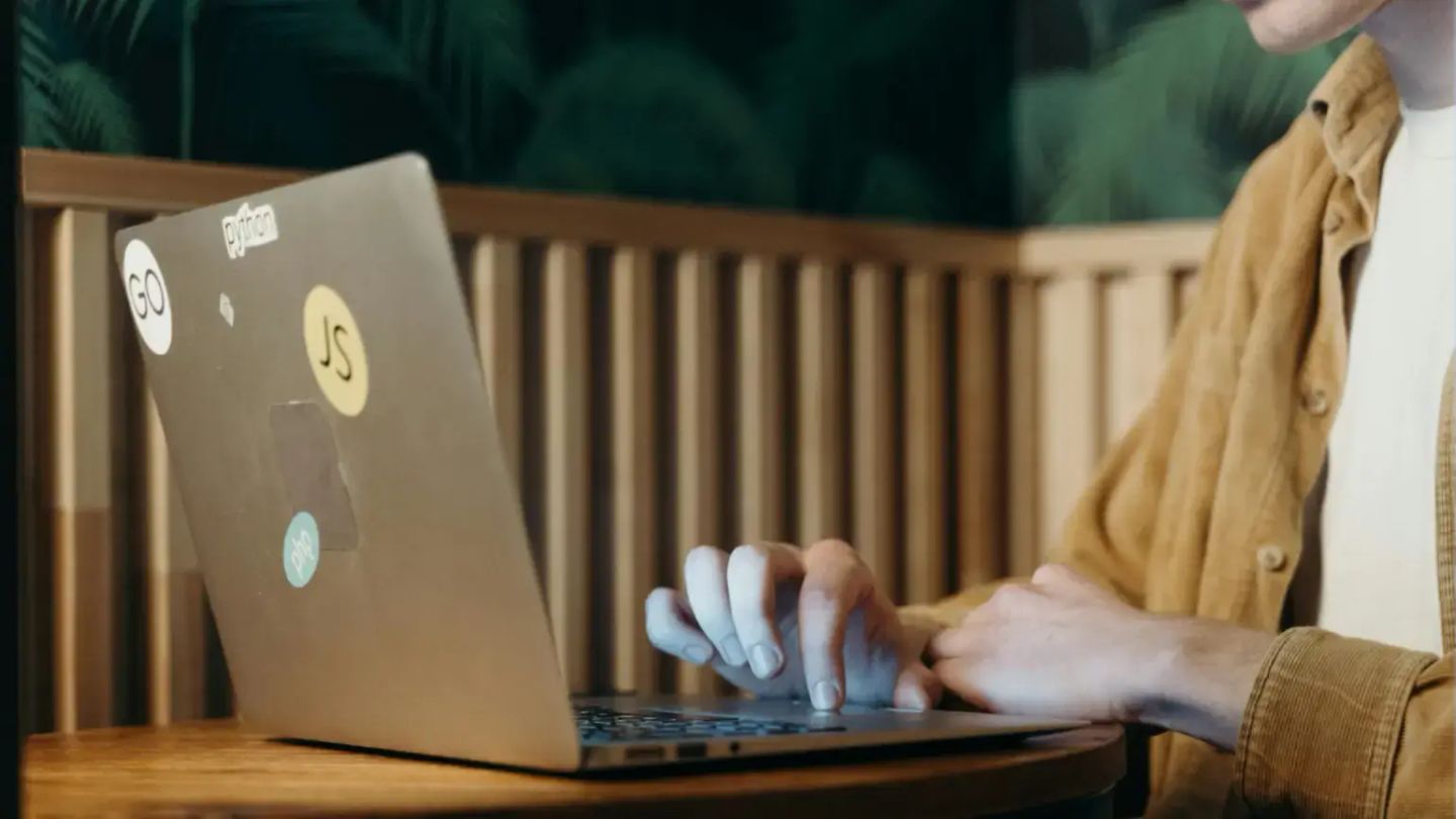 How Backend Tools Drive SMB E-commerce Growth