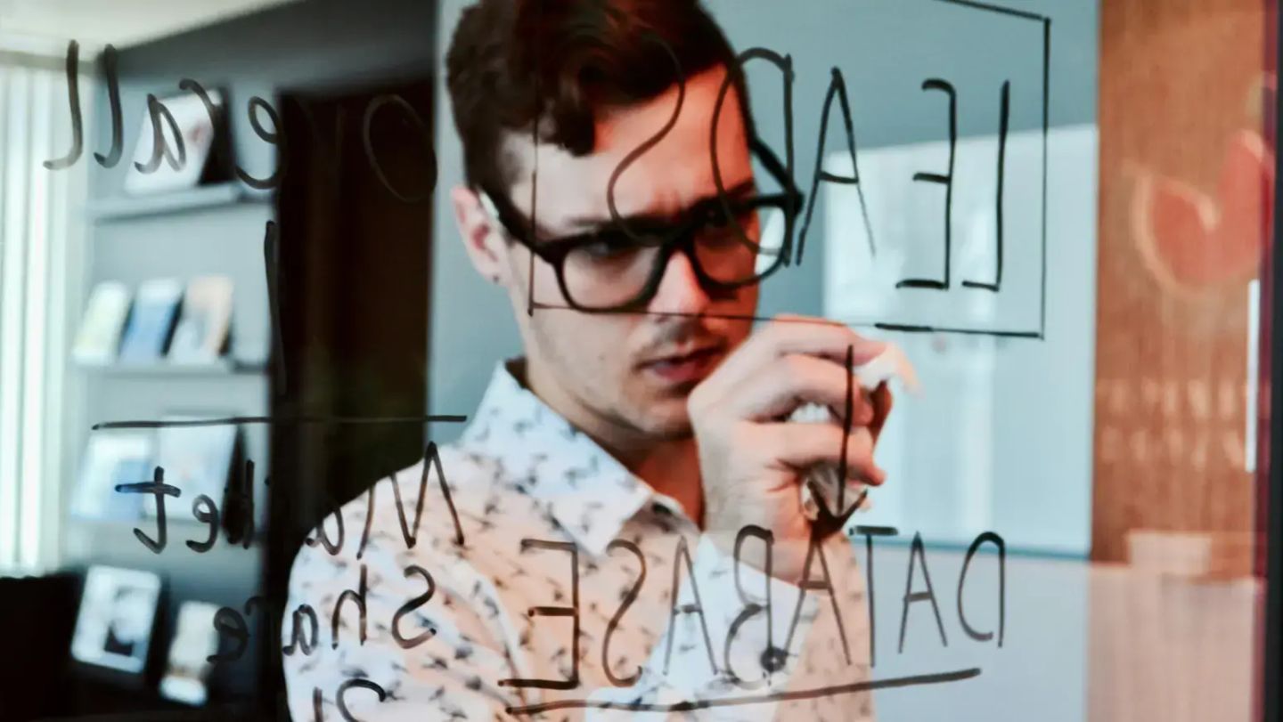 Lead Magnet Ideas That Turn Window Shoppers Into Customers