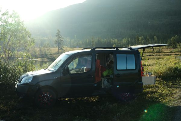 Lotte, our converted Fiat Doblo microcamper, parked in the Norwegian mountains at dusk, ready for dinner.
