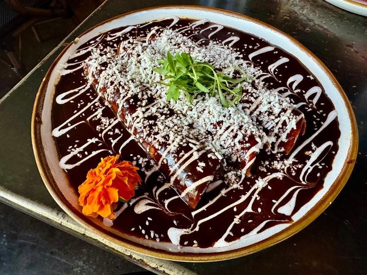 The Enchilada Chronicles: Maderas Kitchen