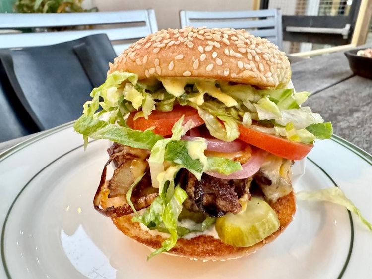 Burger Friday: Winnie's in Midtown