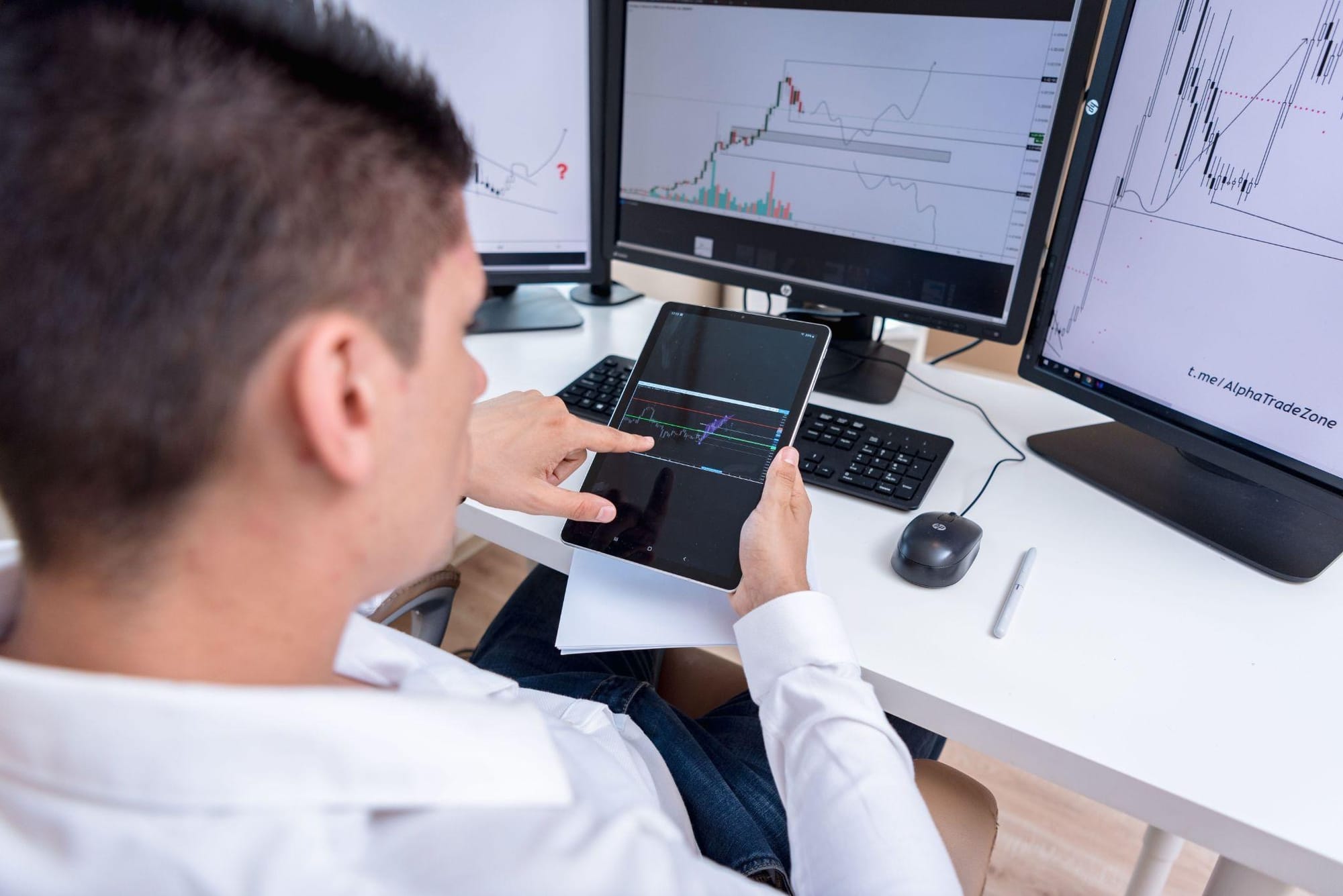 Investasi | Image Source: Pexels