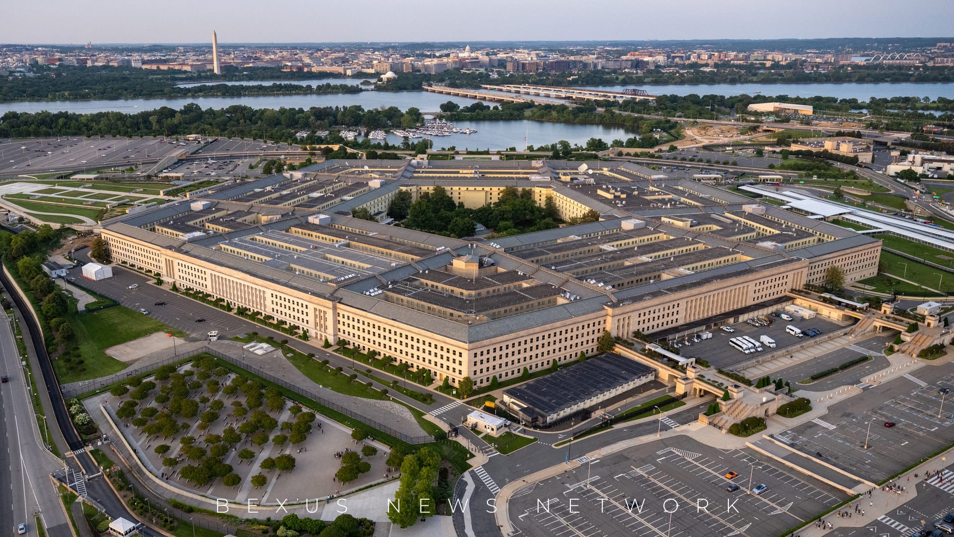 전쟁부, UAP 기밀 해제 파일 7차 공개…2026년 FBI 면담 기록·AARO 비망록, 1957년 B-52 항공정보보고서 등 올려
