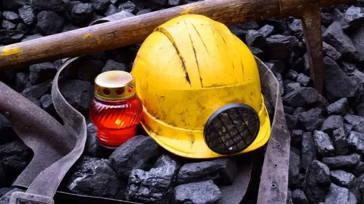 Гнев и скорбь: кровь шахтёров на руках алчности капитала!