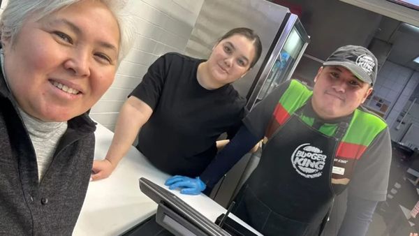 Как казахстанский Бургер Кинг зарабатывает на людях с особыми потребностями