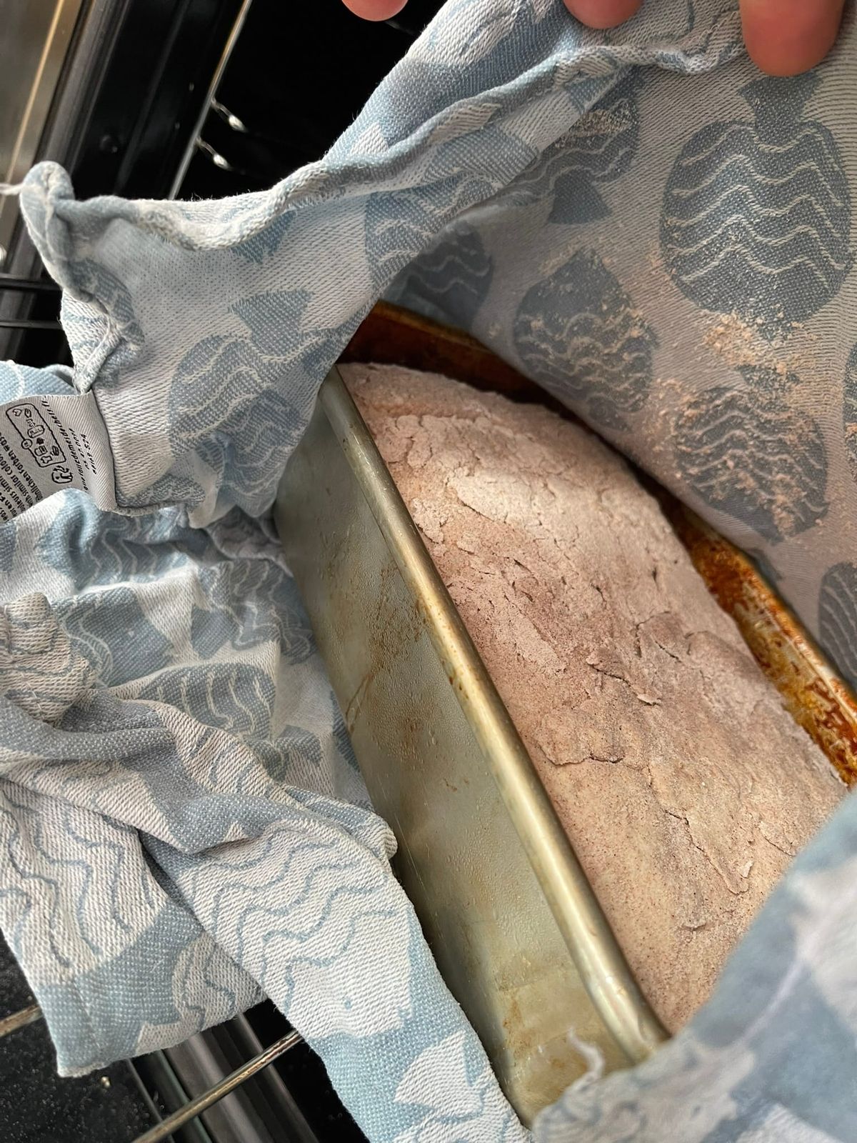 Waarom scheurt glutenvrij brood tijdens het bakken?
