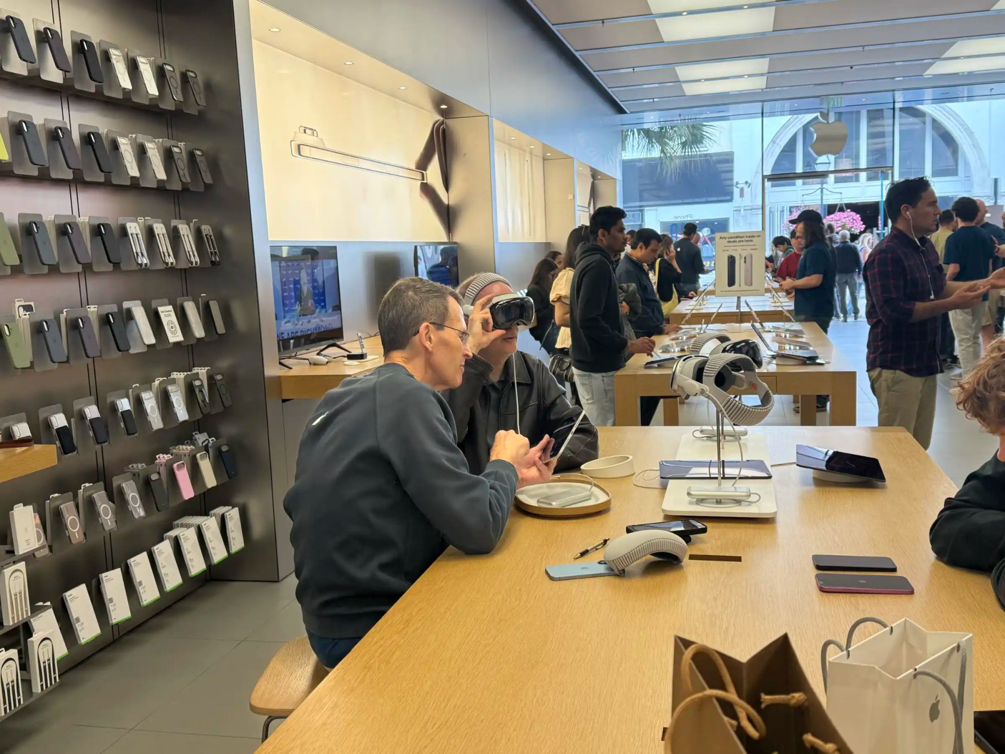 Scroll With Your Eyes on Vision Pro Using Look to Scroll