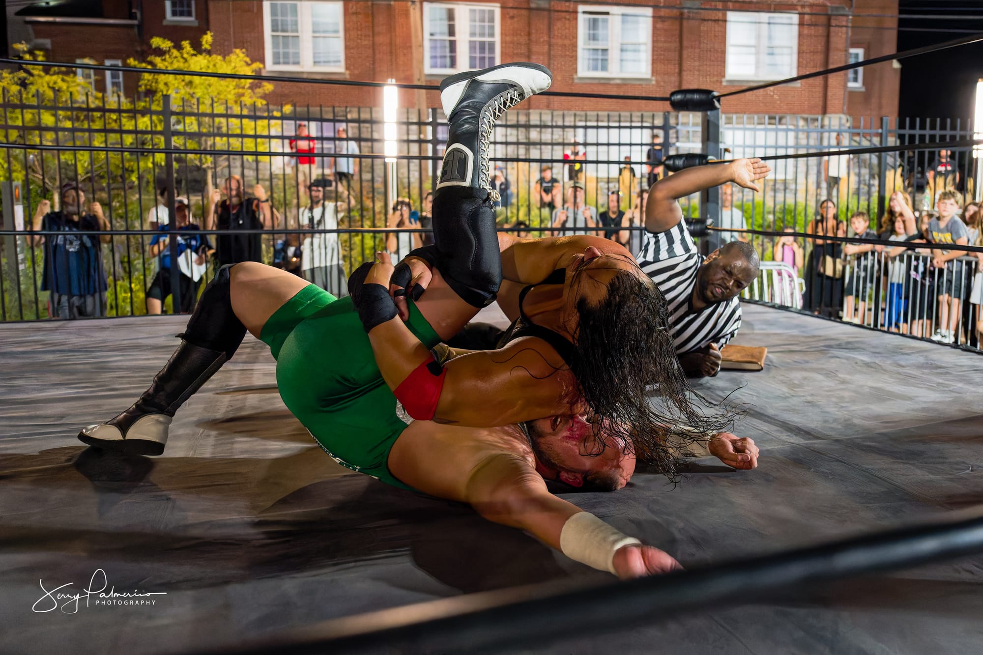 Ten Tips for Becoming a Strong Ringside Photographer