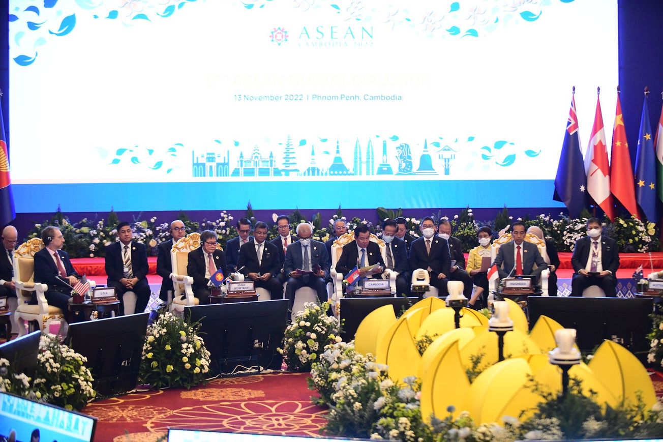 ASEAN leaders gather for a global dialogue hosted by Cambodia