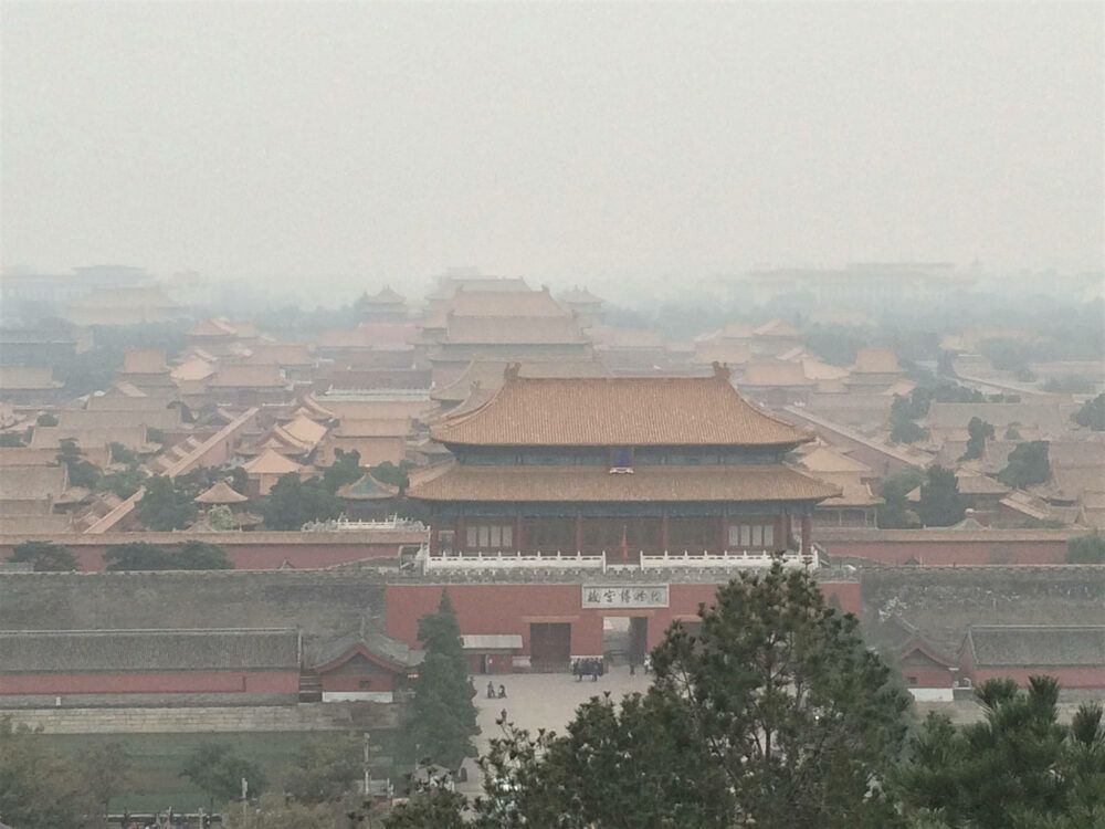 Smog covers Beijing's Forbidden City