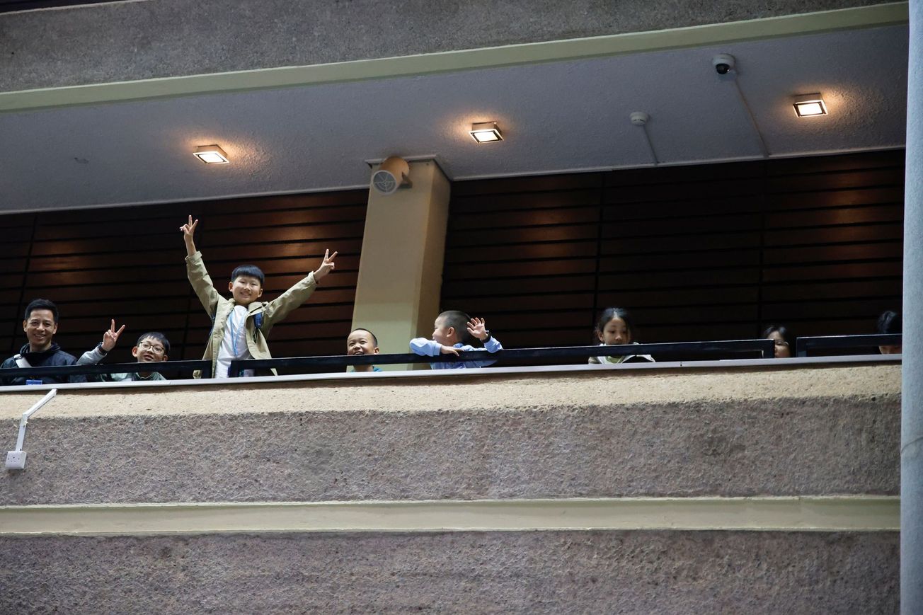 Children visit the IPCC plenary ahead of a daylong session.