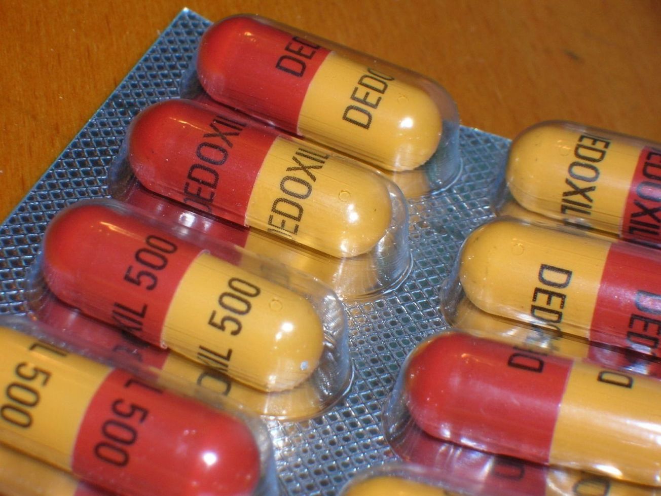 Amoxicillin capsules used to treat bacterial infections or with other medicines to treat stomach ulcers