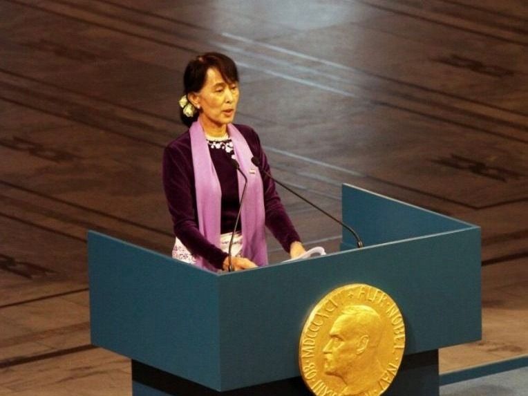 Aung San Suu Kyi delivers her Nobel speech in Oslo in 2012